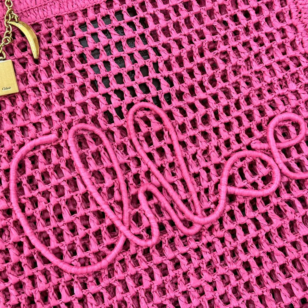 CHLOÉ SUMMER BANANA BAG IN RAFFIA