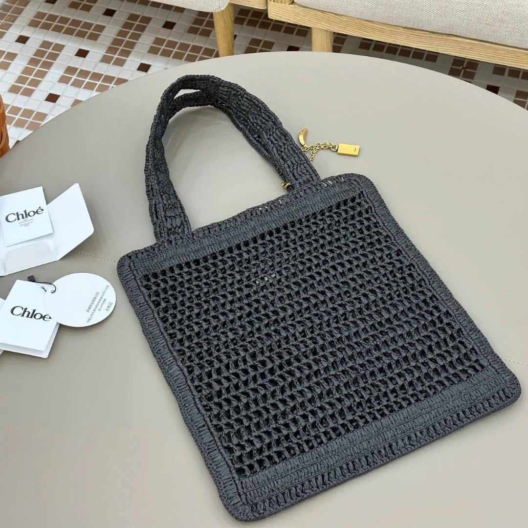 CHLOÉ SUMMER BANANA BAG IN RAFFIA