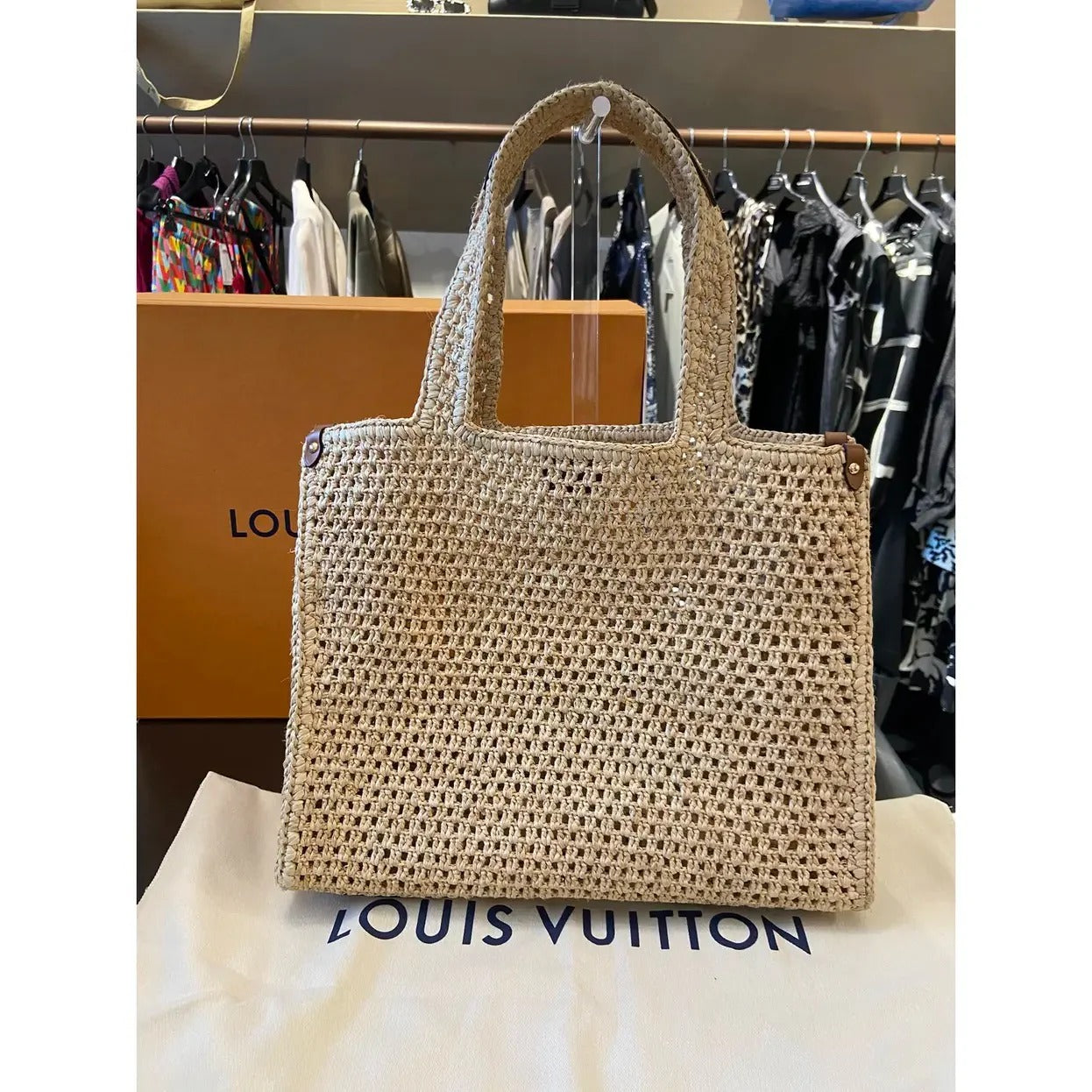 LOUIS VUITTON BY THE POOL RAFFIA ONTHEGO MM M24723
