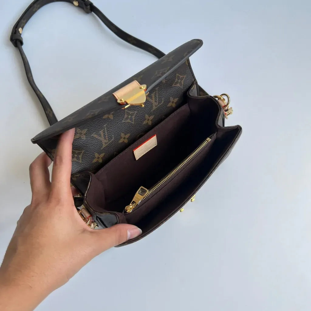 LOUIS VUITTON – POCHETTE MÉTIS EAST WEST BAG