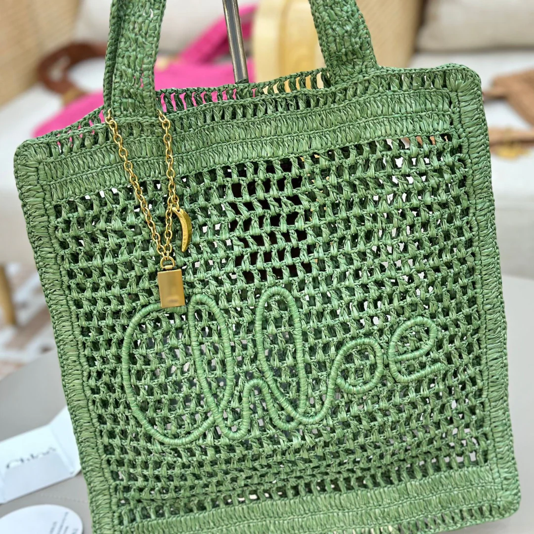 CHLOÉ SUMMER BANANA BAG IN RAFFIA