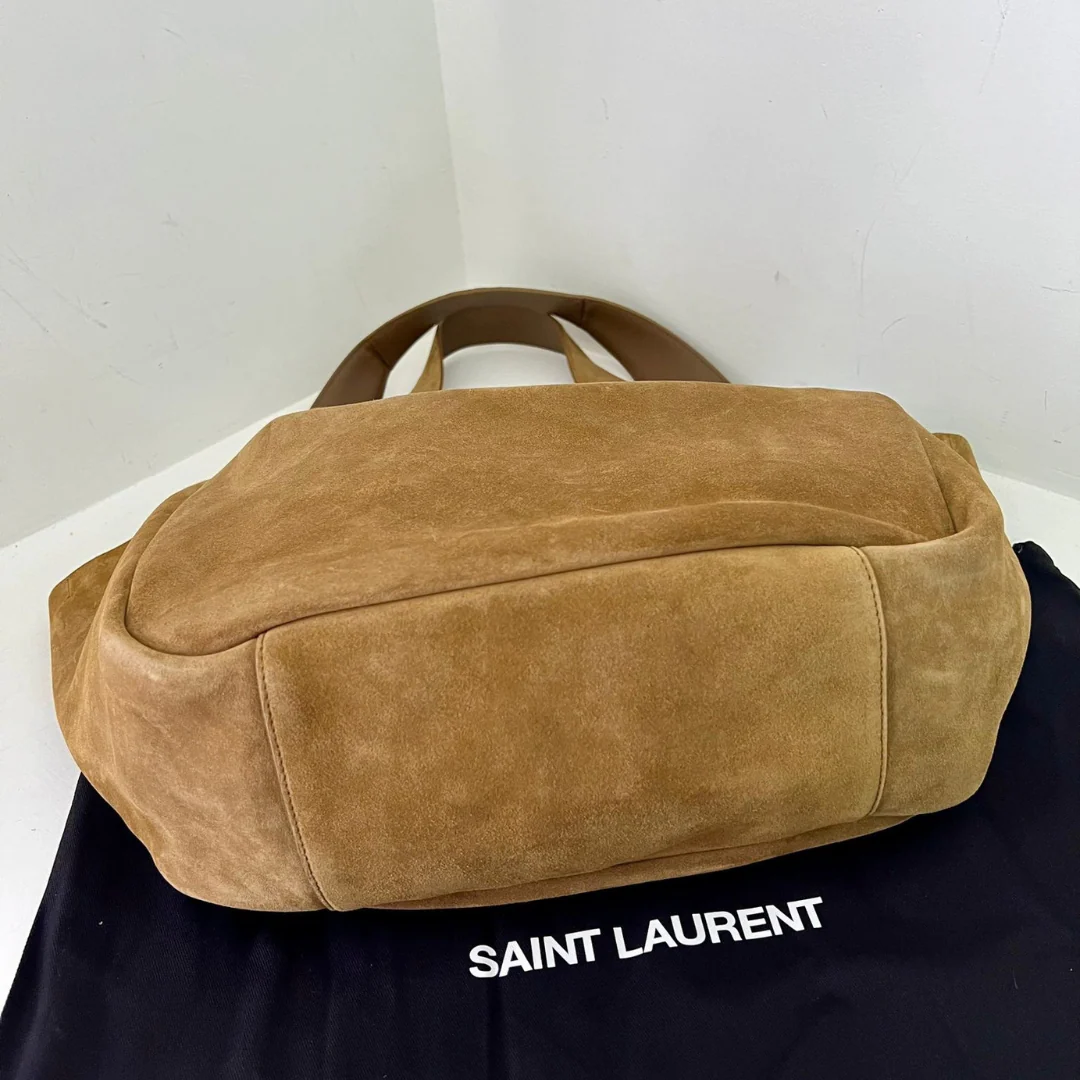 LE 5 À 7 BEA IN SUEDE BY YVES SAINT LAURENT